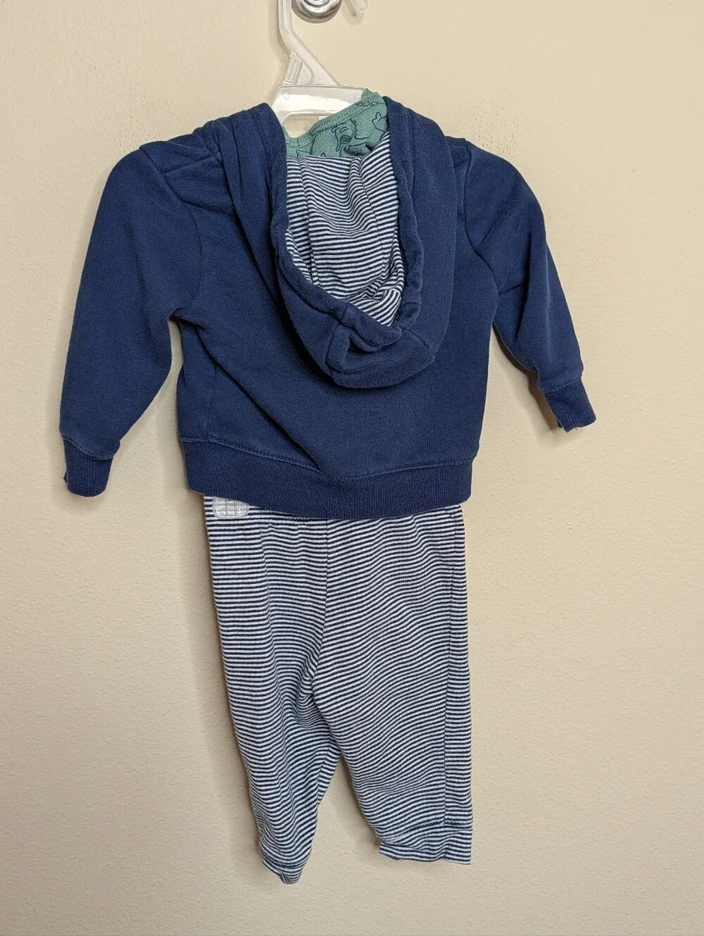 Carter's 3 Piece Baby Boy Outfit Set Dinosaur Hoodie Bodysuit Pants 6 Months - Picture 3 of 12
